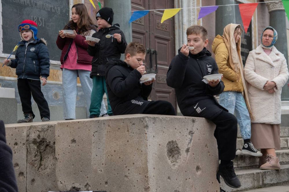 Михаил Развожаев: Сегодня вместе с супругой посетили благотворительную ярмарку, которая проходила на территории Свято-Владимирского собора — усыпальницы адмиралов Михаил Развожаев: Сегодня вместе с супругой посетили благотворительную ярмарку, которая проходила на территории Свято-Владимирского собора — усыпальницы адмиралов