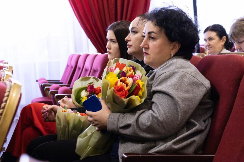 Дарья Лантратова: Цветы мамам Героев. В первый день весны вместе с девушками из «Женского движения Единой России» запустили Всероссийскую акцию, чтобы поддержать матерей наших бойцов. В Ставропольском краевом госпитале для... Дарья Лантратова: Цветы мамам Героев. В первый день весны вместе с девушками из «Женского движения Единой России» запустили Всероссийскую акцию, чтобы поддержать матерей наших бойцов. В Ставропольском краевом госпитале для...