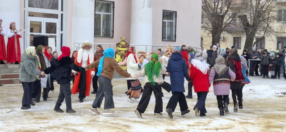 Силами Дворца культуры города Счастье в воскресенье был организован большой праздник для горожан Силами Дворца культуры города Счастье в воскресенье был организован большой праздник для горожан