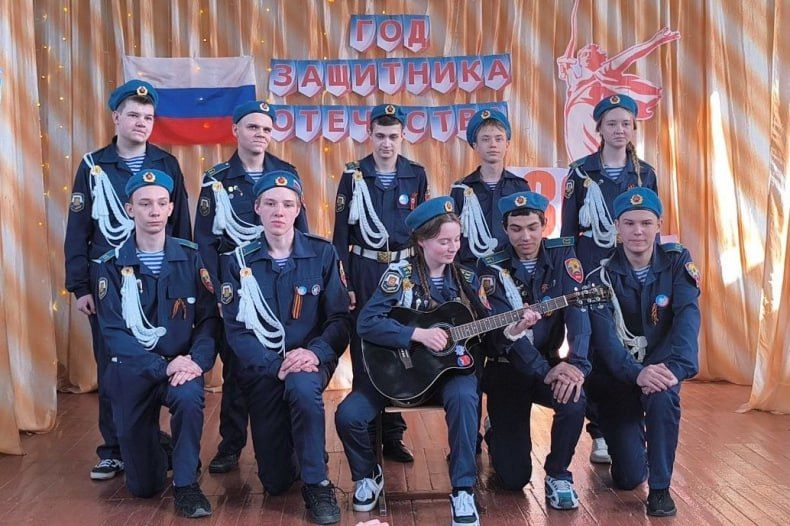 В Свердловской средней школе №8 состоялось торжественное открытие «Года Защитника Отечества-2025» В Свердловской средней школе №8 состоялось торжественное открытие «Года Защитника Отечества-2025»