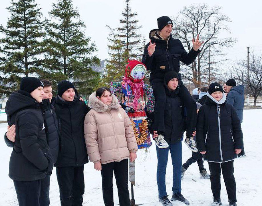 28 февраля в рамках празднования Масленичной недели в пгт Нижний Нагольчик состоялась игровая программа на свежем воздухе "Спеши, народ, Масленица идет" 28 февраля в рамках празднования Масленичной недели в пгт Нижний Нагольчик состоялась игровая программа на свежем воздухе "Спеши, народ, Масленица идет"