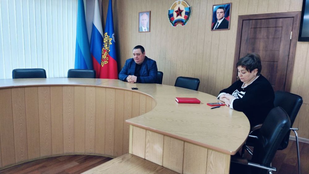 Глава городского округа город Ровеньки Андрей Викторович Рубанцов понедельник начал с традиционного рабочего совещания Глава городского округа город Ровеньки Андрей Викторович Рубанцов понедельник начал с традиционного рабочего совещания