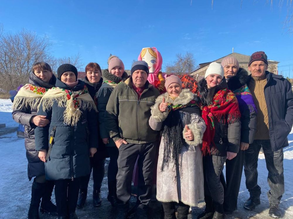 Сотрудники отдела по делам территорий пгт Фащевка, активисты первичного отделения Всероссийской политической партии "Единая Россия", совместно с СДК провели народное гуляние "Масляница" Сотрудники отдела по делам территорий пгт Фащевка, активисты первичного отделения Всероссийской политической партии "Единая Россия", совместно с СДК провели народное гуляние "Масляница"