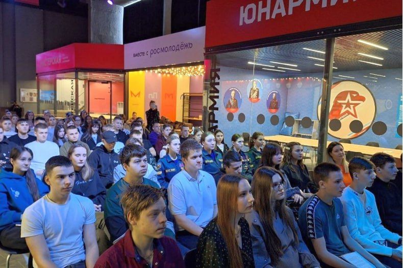 В Молодёжном центре «Свердловск» состоялось мероприятие в рамках проекта «Россия - страна возможностей» В Молодёжном центре «Свердловск» состоялось мероприятие в рамках проекта «Россия - страна возможностей»