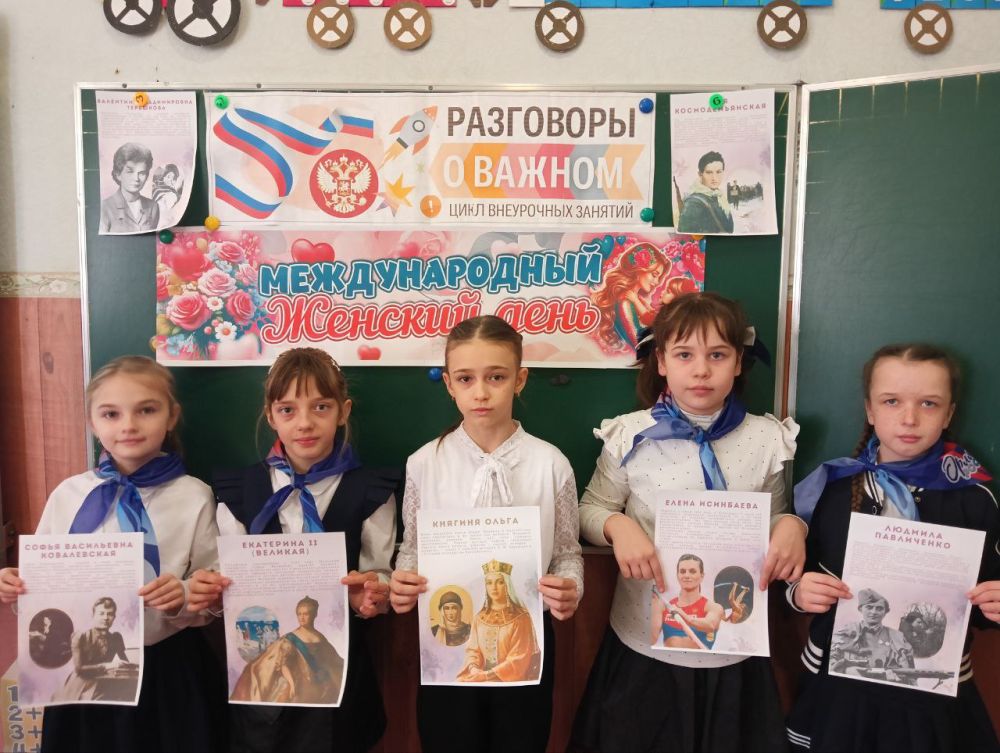 РАЗГОВОРОВ О ВАЖНОМ . 3 марта 2025 г. в "Станично-Луганской средней школе" прошла торжественная линейка, которая началась с поднятия Государственного флага Российской Федерации и луганской Народной Республики. Сегодня в... РАЗГОВОРОВ О ВАЖНОМ . 3 марта 2025 г. в "Станично-Луганской средней школе" прошла торжественная линейка, которая началась с поднятия Государственного флага Российской Федерации и луганской Народной Республики. Сегодня в...