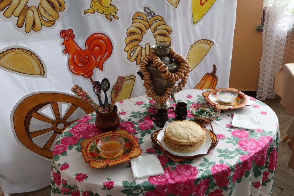 В Лутугинском доме культуры состоялась ярмарка-выставка «Масленичные фантазии» В Лутугинском доме культуры состоялась ярмарка-выставка «Масленичные фантазии»