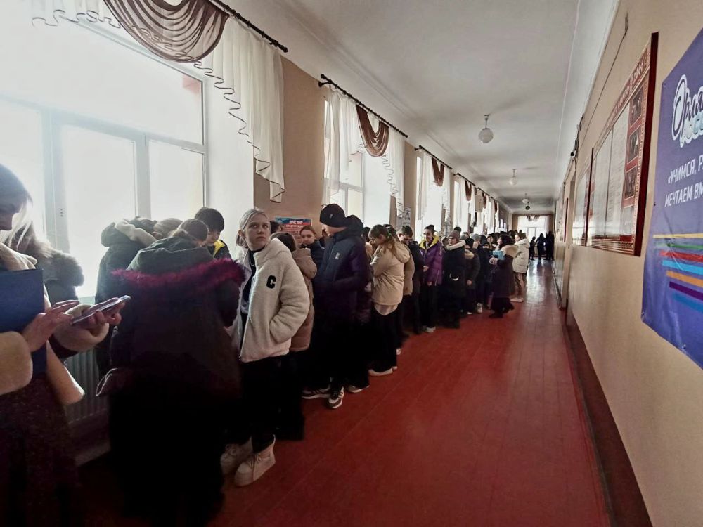 В Брянковской специализированной школе №1 прошёл открытый урок, приуроченный Всемирному дню гражданской обороны, который провели учитель основ безопасности и защиты Родины Руслан Пастухов и советник директора по воспитанию... В Брянковской специализированной школе №1 прошёл открытый урок, приуроченный Всемирному дню гражданской обороны, который провели учитель основ безопасности и защиты Родины Руслан Пастухов и советник директора по воспитанию...