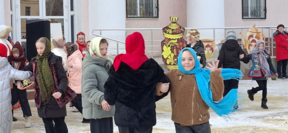 Силами Дворца культуры города Счастье в воскресенье был организован большой праздник для горожан Силами Дворца культуры города Счастье в воскресенье был организован большой праздник для горожан
