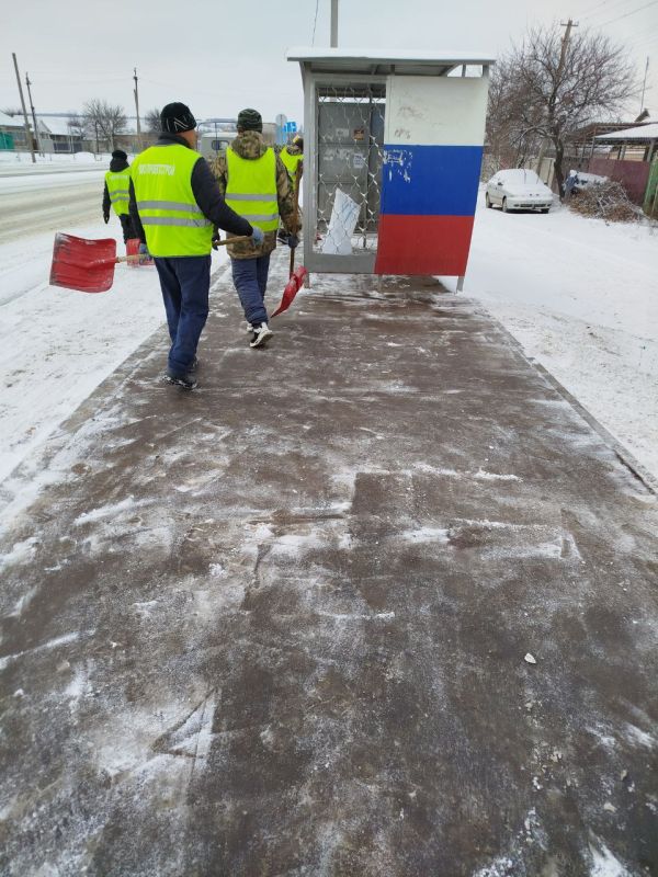 Работниками ООО «ПроектСтрой» выполнены работы по очистке тротуаров и посадочных площадок от снега и наледи на автодороге регионального значения 43Р-21 Луганск – Лутугино – Красный Луч – граница Донецкой Народной Республики Работниками ООО «ПроектСтрой» выполнены работы по очистке тротуаров и посадочных площадок от снега и наледи на автодороге регионального значения 43Р-21 Луганск – Лутугино – Красный Луч – граница Донецкой Народной Республики