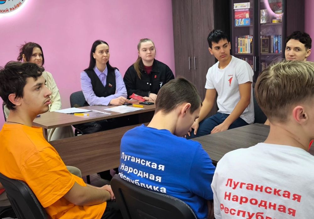 В Лутугинском муниципальном округе состоялось открытие молодежного клуба «Поколение 21» при ТО ГКУ "РЦЗН ЛНР" в Лутугинском районе В Лутугинском муниципальном округе состоялось открытие молодежного клуба «Поколение 21» при ТО ГКУ "РЦЗН ЛНР" в Лутугинском районе
