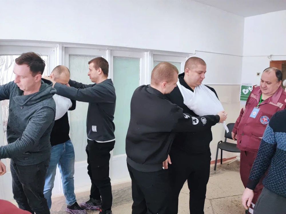 В Алчевске инструкторы Школы медицины катастроф обучили первой помощи сразу две группы В Алчевске инструкторы Школы медицины катастроф обучили первой помощи сразу две группы