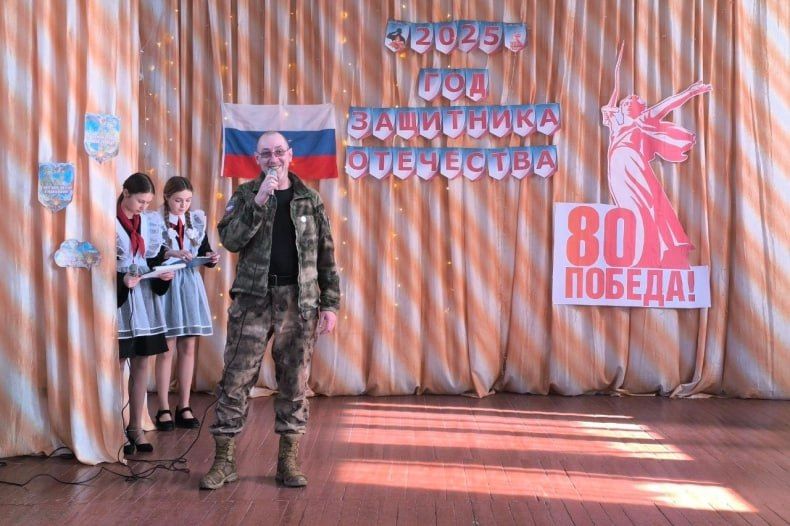 В Свердловской средней школе №8 состоялось торжественное открытие «Года Защитника Отечества-2025» В Свердловской средней школе №8 состоялось торжественное открытие «Года Защитника Отечества-2025»