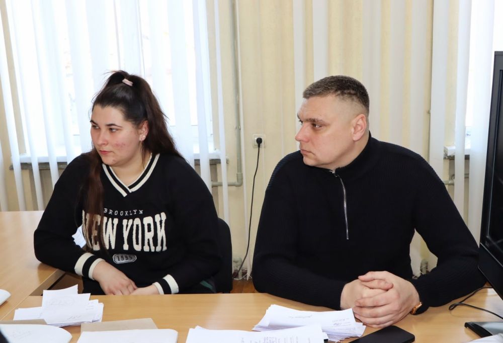 Евгений Бондарь: В Лутугино состоялось заседание общественной комиссии по организации и проведению голосования по отбору территорий, подлежащих благоустройству в рамках реализации программ формирования современной городской... Евгений Бондарь: В Лутугино состоялось заседание общественной комиссии по организации и проведению голосования по отбору территорий, подлежащих благоустройству в рамках реализации программ формирования современной городской...