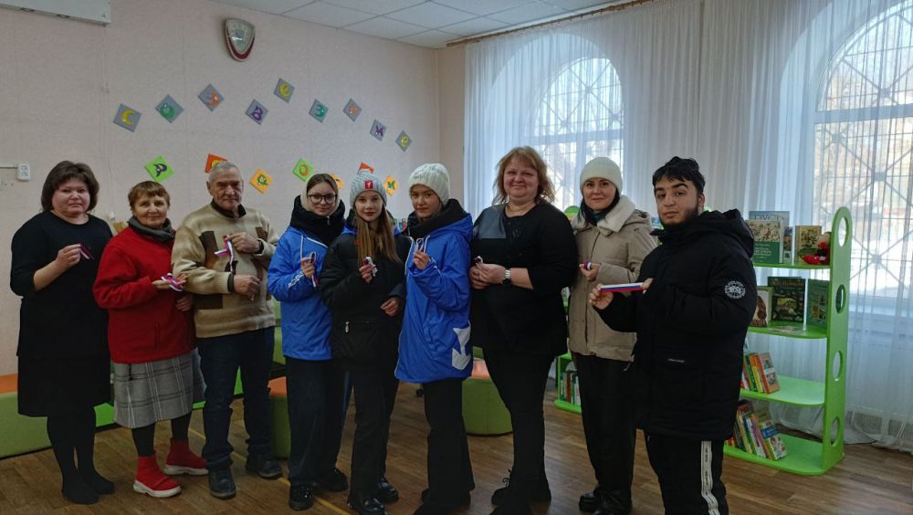 «Единая Россия» в Красном Луче провела акцию «Русская весна – начало пути домой» «Единая Россия» в Красном Луче провела акцию «Русская весна – начало пути домой»