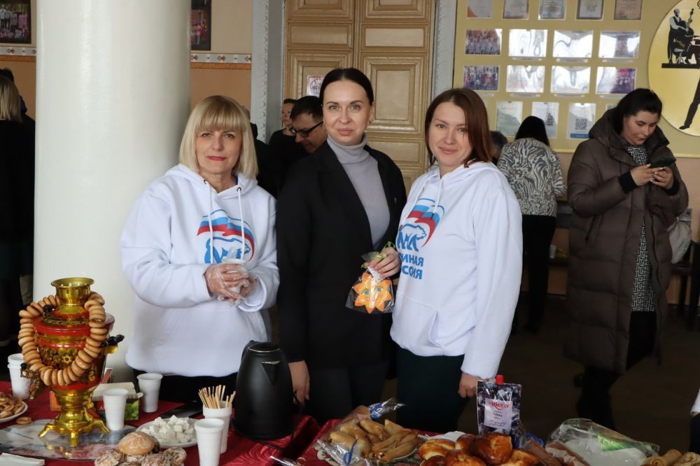 В Лутугинском доме культуры состоялась ярмарка-выставка «Масленичные фантазии» В Лутугинском доме культуры состоялась ярмарка-выставка «Масленичные фантазии»