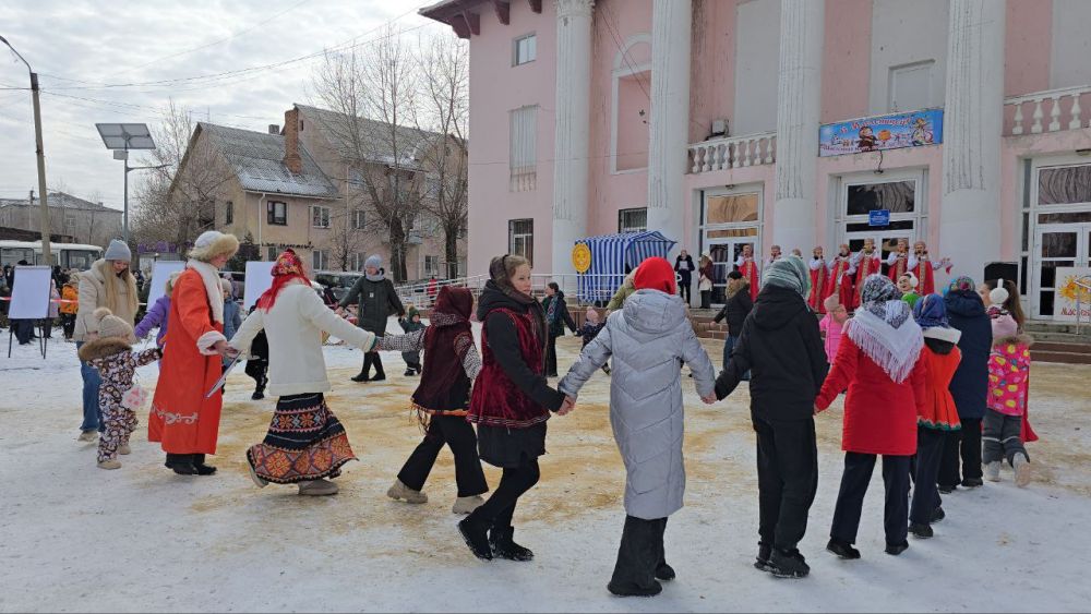 Силами Дворца культуры города Счастье в воскресенье был организован большой праздник для горожан Силами Дворца культуры города Счастье в воскресенье был организован большой праздник для горожан