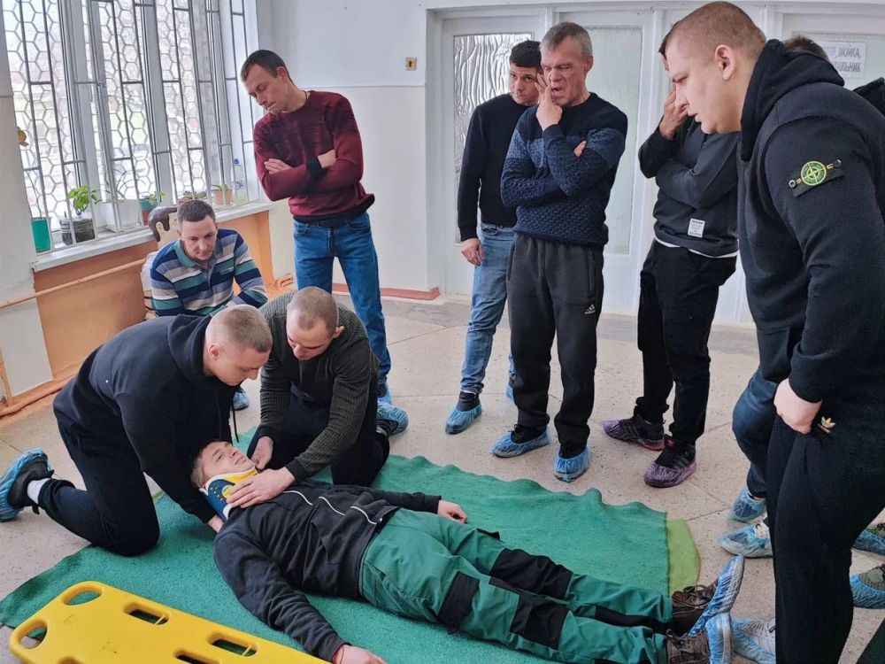 В Алчевске инструкторы Школы медицины катастроф обучили первой помощи сразу две группы В Алчевске инструкторы Школы медицины катастроф обучили первой помощи сразу две группы