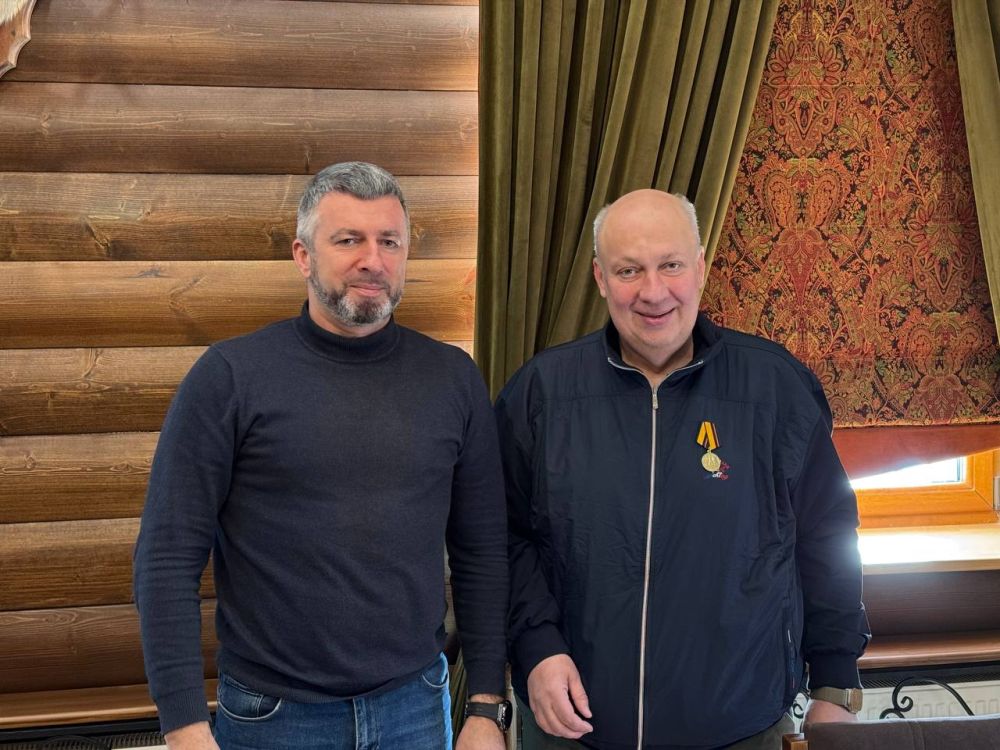 Андрей Сухачев: Выполнил почётную миссию - вручил генеральному директору ООО "Стройтехмонтаж" Захару Енджиевскому медаль Министерства обороны РФ "За заслуги в увековечивании памяти погибших защитников Отечества" Андрей Сухачев: Выполнил почётную миссию - вручил генеральному директору ООО "Стройтехмонтаж" Захару Енджиевскому медаль Министерства обороны РФ "За заслуги в увековечивании памяти погибших защитников Отечества"