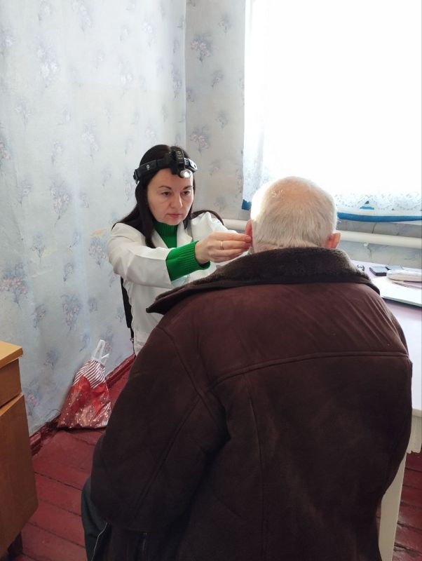 Специалисты Ровеньковской поликлиники провели выездной прием пациентов в пгт Специалисты Ровеньковской поликлиники провели выездной прием пациентов в пгт