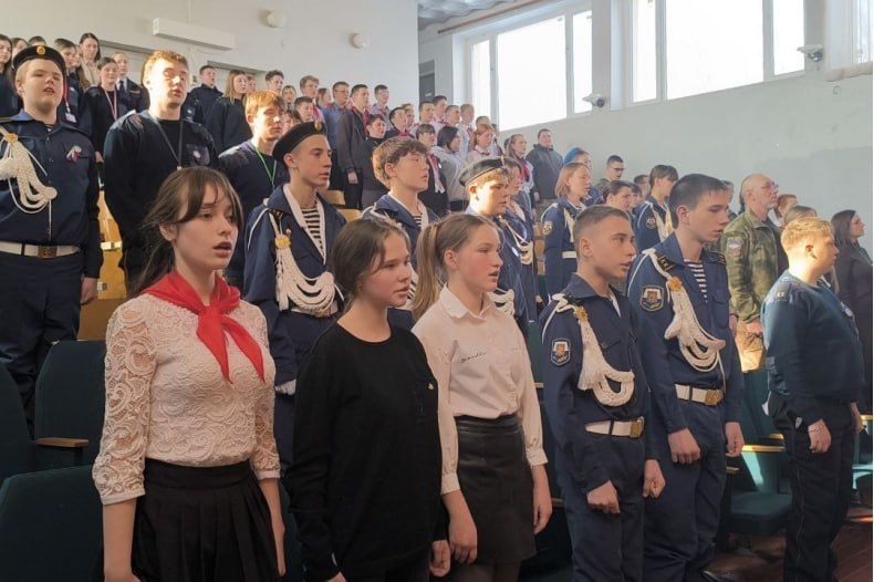 В Свердловской средней школе №8 состоялось торжественное открытие «Года Защитника Отечества-2025» В Свердловской средней школе №8 состоялось торжественное открытие «Года Защитника Отечества-2025»