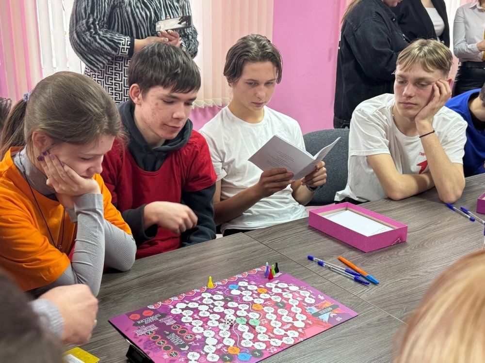 В Лутугинском муниципальном округе состоялось открытие молодежного клуба «Поколение 21» при ТО ГКУ "РЦЗН ЛНР" в Лутугинском районе В Лутугинском муниципальном округе состоялось открытие молодежного клуба «Поколение 21» при ТО ГКУ "РЦЗН ЛНР" в Лутугинском районе