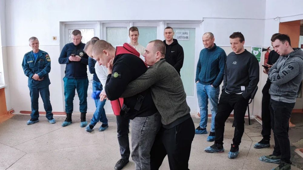 В Алчевске инструкторы Школы медицины катастроф обучили первой помощи сразу две группы В Алчевске инструкторы Школы медицины катастроф обучили первой помощи сразу две группы