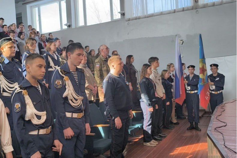 В Свердловской средней школе №8 состоялось торжественное открытие «Года Защитника Отечества-2025» В Свердловской средней школе №8 состоялось торжественное открытие «Года Защитника Отечества-2025»