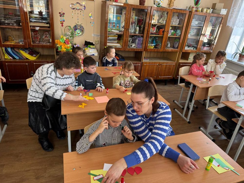 В Стаханове прошли творческие мастер-классы к Международному женскому дню В Стаханове прошли творческие мастер-классы к Международному женскому дню