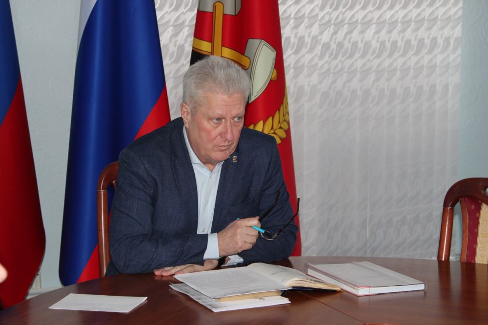 Сергей Козенко: Сегодня на расширенном аппаратном совещании у нас присутствовал заместитель начальника ОМВД России «Краснодонский» Алексей Кислухин Сергей Козенко: Сегодня на расширенном аппаратном совещании у нас присутствовал заместитель начальника ОМВД России «Краснодонский» Алексей Кислухин