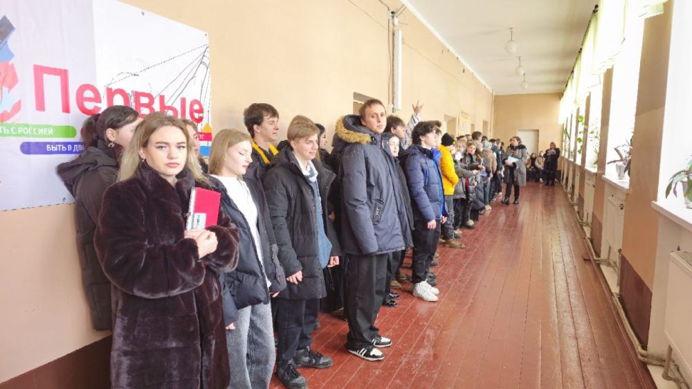 В Брянковской специализированной школе №1 прошёл открытый урок, приуроченный Всемирному дню гражданской обороны, который провели учитель основ безопасности и защиты Родины Руслан Пастухов и советник директора по воспитанию... В Брянковской специализированной школе №1 прошёл открытый урок, приуроченный Всемирному дню гражданской обороны, который провели учитель основ безопасности и защиты Родины Руслан Пастухов и советник директора по воспитанию...