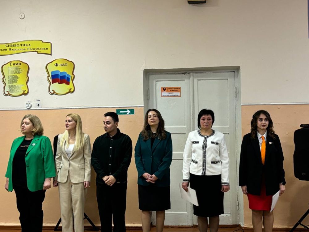 Сегодня, по сложившейся традиции, в Ровеньковской школе №12 им. В.Ю Сегодня, по сложившейся традиции, в Ровеньковской школе №12 им. В.Ю