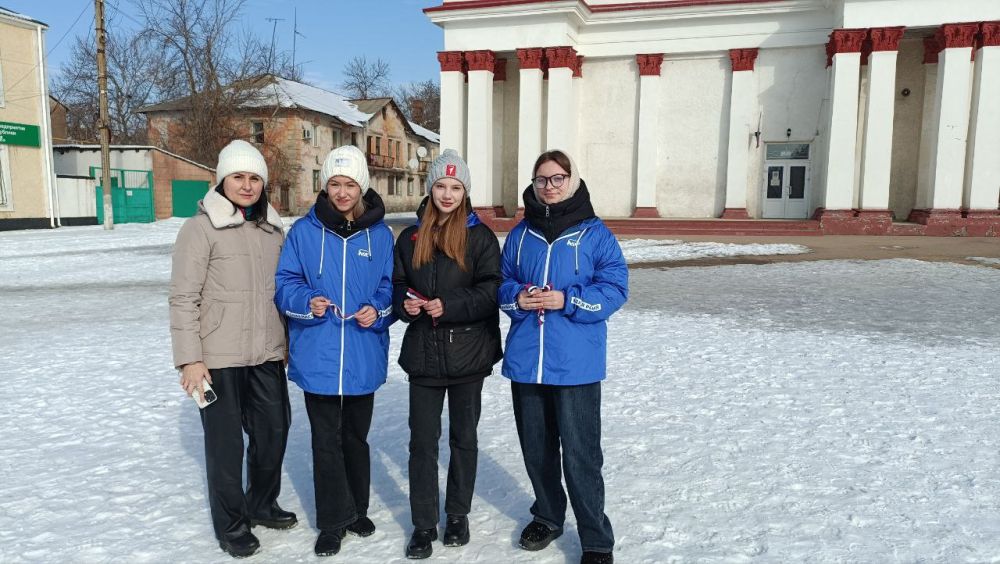 «Единая Россия» в Красном Луче провела акцию «Русская весна – начало пути домой» «Единая Россия» в Красном Луче провела акцию «Русская весна – начало пути домой»