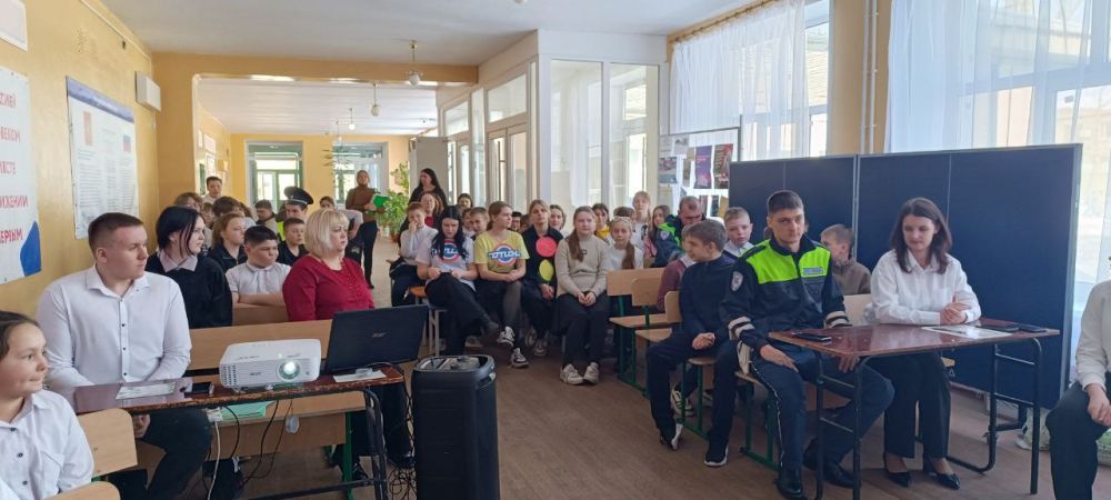 Сегодня главной задачей ЮИД остаётся обучение детей навыкам безопасного поведения на улицах Сегодня главной задачей ЮИД остаётся обучение детей навыкам безопасного поведения на улицах