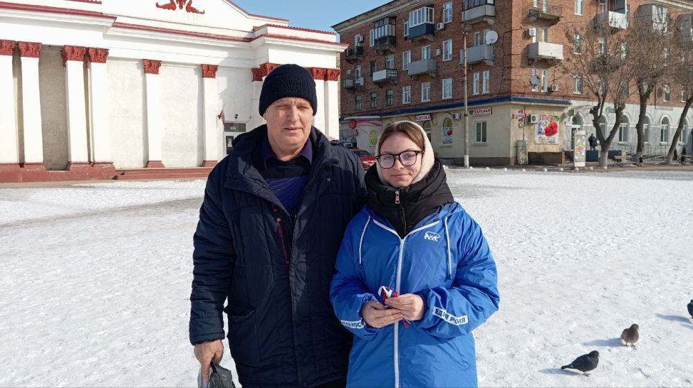 «Единая Россия» в Красном Луче провела акцию «Русская весна – начало пути домой» «Единая Россия» в Красном Луче провела акцию «Русская весна – начало пути домой»