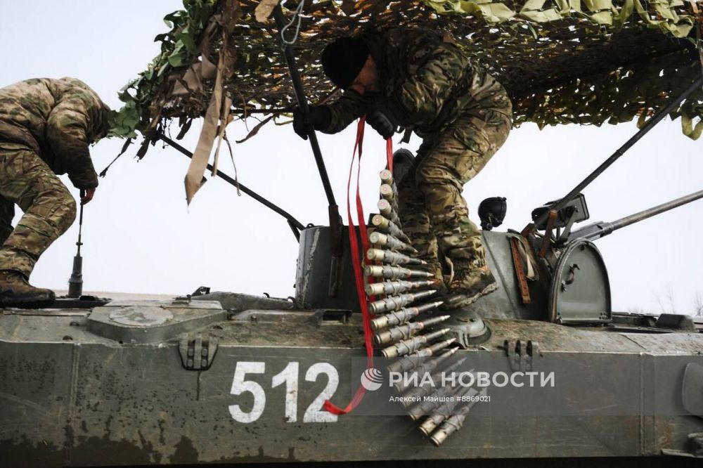 Боевая подготовка экипажей БМД-2 на одном из полигонов ЛНР Боевая подготовка экипажей БМД-2 на одном из полигонов ЛНР