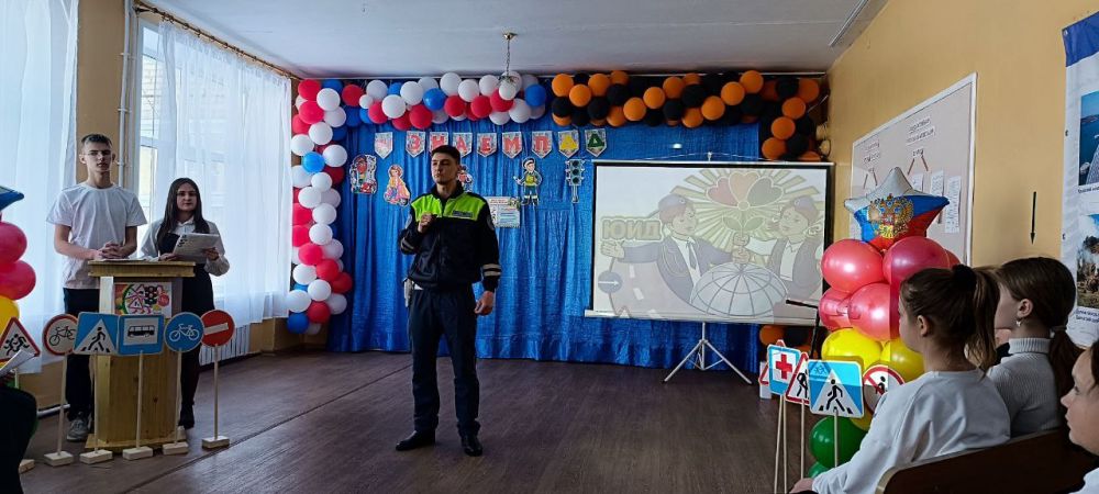 Сегодня главной задачей ЮИД остаётся обучение детей навыкам безопасного поведения на улицах Сегодня главной задачей ЮИД остаётся обучение детей навыкам безопасного поведения на улицах