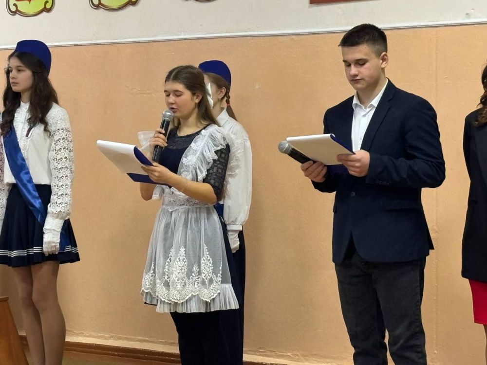 Сегодня, по сложившейся традиции, в Ровеньковской школе №12 им. В.Ю Сегодня, по сложившейся традиции, в Ровеньковской школе №12 им. В.Ю