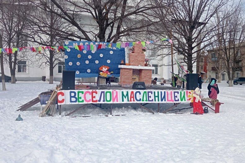 В пгт Комсомольский отгуляли широкую Масленицу В пгт Комсомольский отгуляли широкую Масленицу