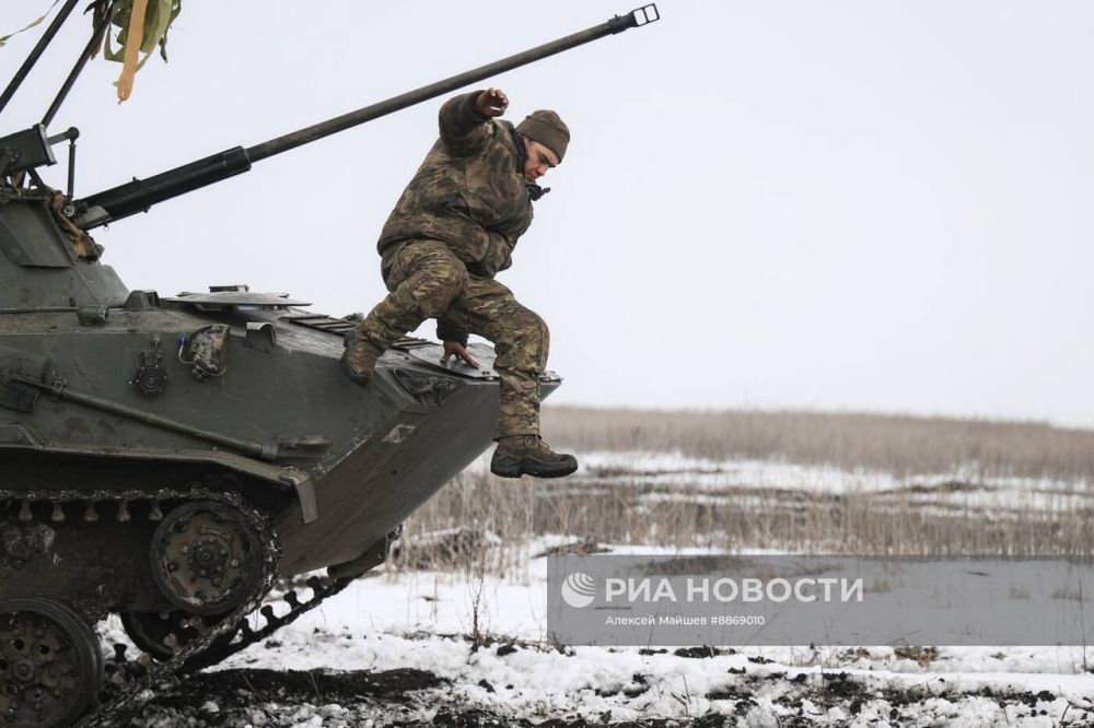 Боевая подготовка экипажей БМД-2 на одном из полигонов ЛНР Боевая подготовка экипажей БМД-2 на одном из полигонов ЛНР