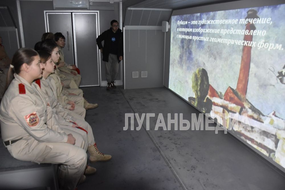 В Стаханове начал работу мобильный исторический парк «Россия – Моя история» В Стаханове начал работу мобильный исторический парк «Россия – Моя история»