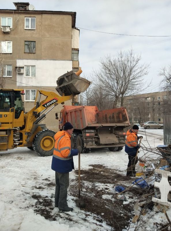 Работы по вывозу мусора проводятся ежедневно Работы по вывозу мусора проводятся ежедневно