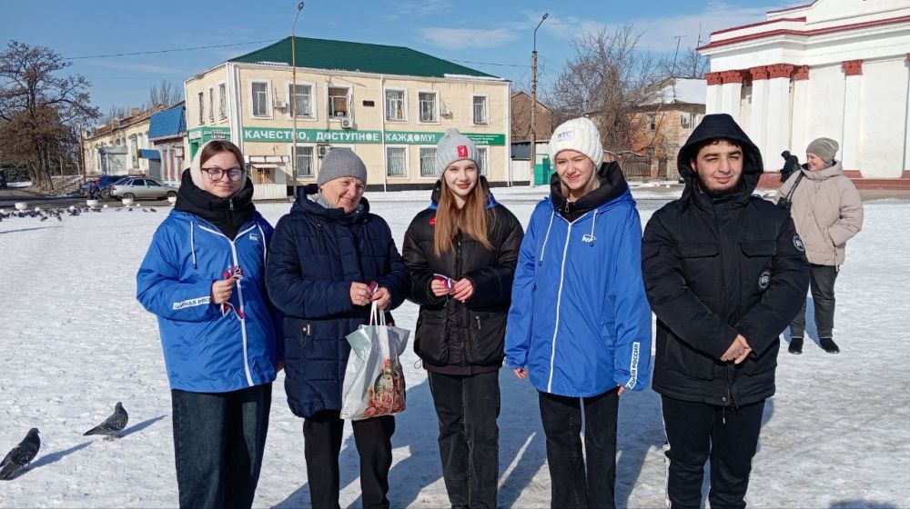 «Единая Россия» в Красном Луче провела акцию «Русская весна – начало пути домой» «Единая Россия» в Красном Луче провела акцию «Русская весна – начало пути домой»