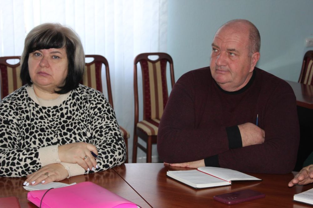 Сергей Козенко: Сегодня на расширенном аппаратном совещании у нас присутствовал заместитель начальника ОМВД России «Краснодонский» Алексей Кислухин Сергей Козенко: Сегодня на расширенном аппаратном совещании у нас присутствовал заместитель начальника ОМВД России «Краснодонский» Алексей Кислухин