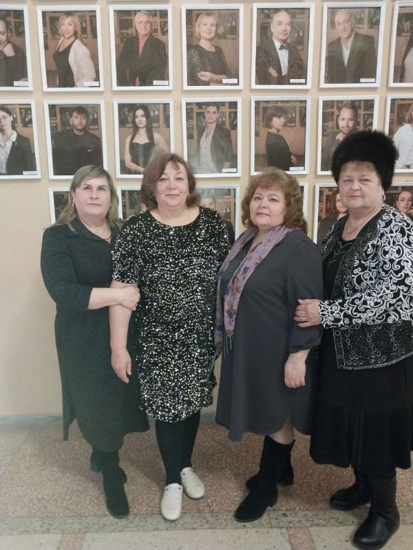 В Луганском академическом музыкально-драматическом театре имени М. Голубовича состоялась премьера мюзикла «Распахните окна — на дворе весна!», на которую отправились участники клуба «Огонёк» В Луганском академическом музыкально-драматическом театре имени М. Голубовича состоялась премьера мюзикла «Распахните окна — на дворе весна!», на которую отправились участники клуба «Огонёк»