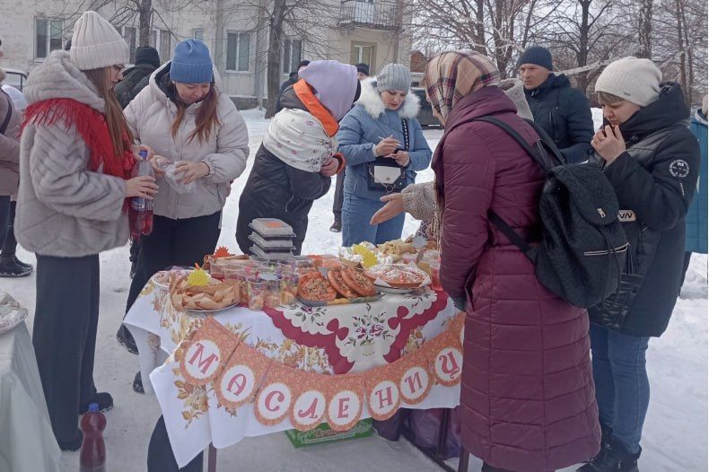В пгт Комсомольский отгуляли широкую Масленицу В пгт Комсомольский отгуляли широкую Масленицу