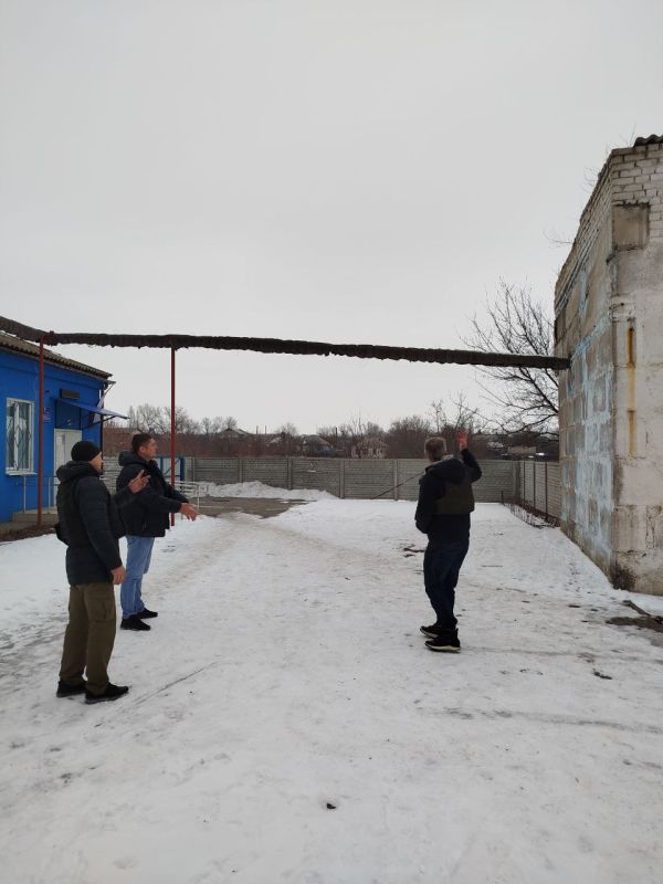 Вячеслав Третьяков: По моему поручению первый заместитель Главы Администрации Владимир Запорожец совместно с руководителем ООО "Спецстройсервис" Дмитрием Исаевым, провели выездную инспекцию объектов восстановления в поселках... Вячеслав Третьяков: По моему поручению первый заместитель Главы Администрации Владимир Запорожец совместно с руководителем ООО "Спецстройсервис" Дмитрием Исаевым, провели выездную инспекцию объектов восстановления в поселках...