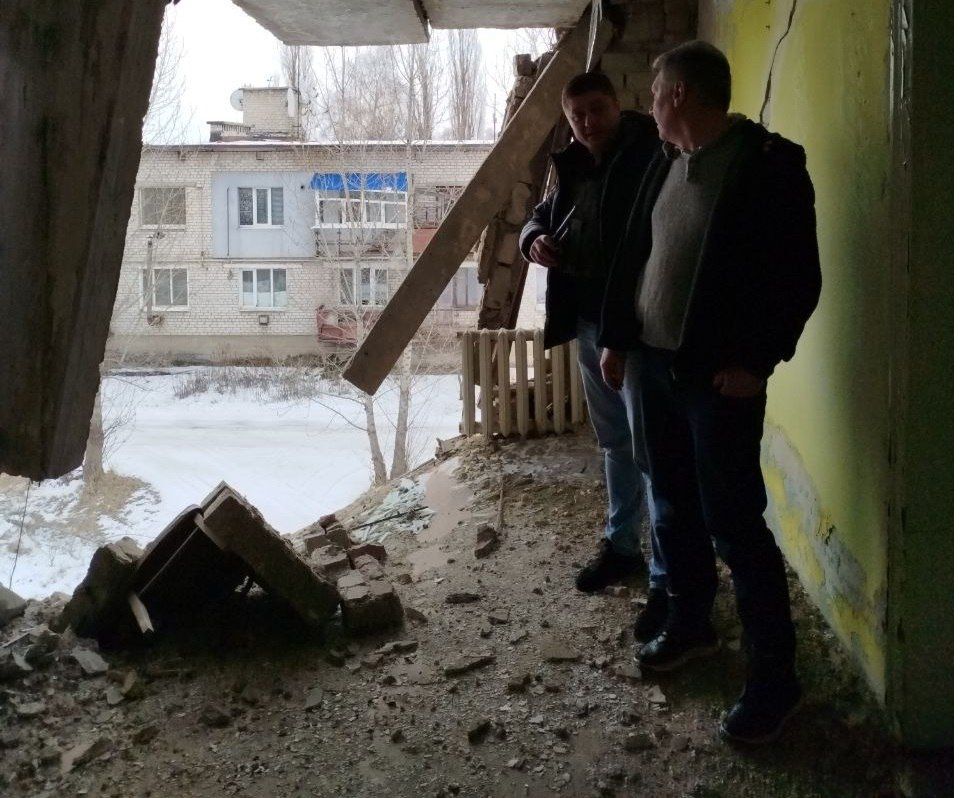 Вячеслав Третьяков: По моему поручению первый заместитель Главы Администрации Владимир Запорожец совместно с руководителем ООО "Спецстройсервис" Дмитрием Исаевым, провели выездную инспекцию объектов восстановления в поселках... Вячеслав Третьяков: По моему поручению первый заместитель Главы Администрации Владимир Запорожец совместно с руководителем ООО "Спецстройсервис" Дмитрием Исаевым, провели выездную инспекцию объектов восстановления в поселках...