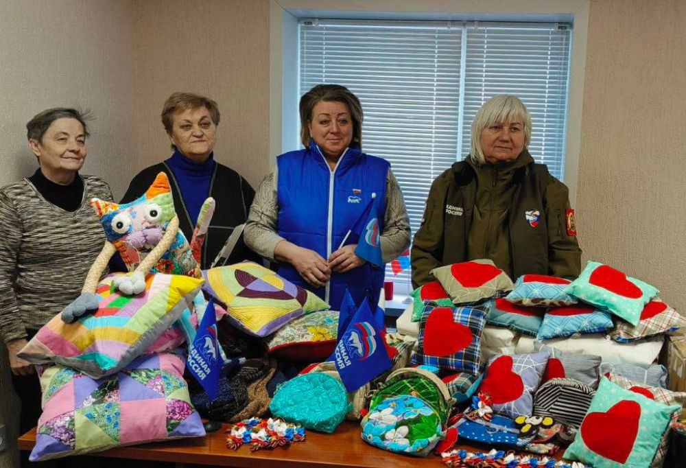 Светлана Гизай: #ПОМОЩЬФРОНТУ. В преддверии празднования Международного женского дня Славяносербское местное отделение партии «Единая Россия» приглашает всех желающих принять участие в акции «Поздравим женщин –... Светлана Гизай: #ПОМОЩЬФРОНТУ. В преддверии празднования Международного женского дня Славяносербское местное отделение партии «Единая Россия» приглашает всех желающих принять участие в акции «Поздравим женщин –...