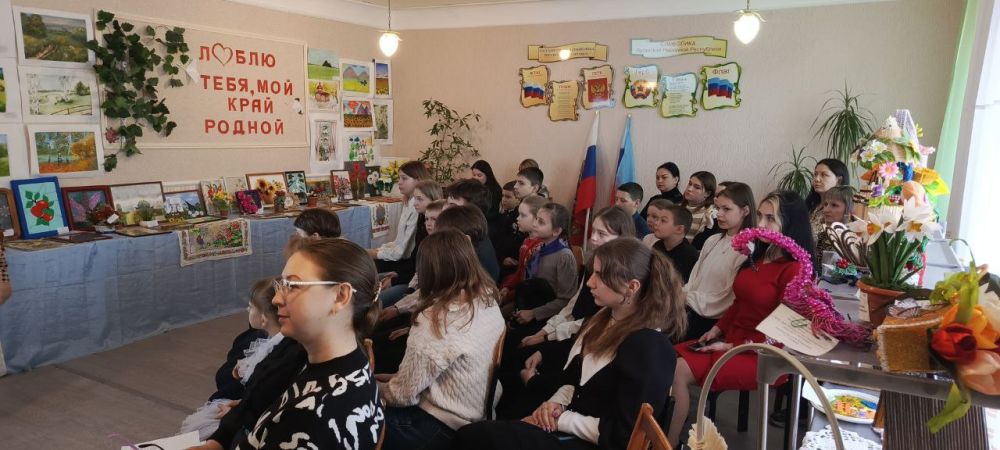 В Ровеньковском детском центре научно-технического творчества подвели итоги городского этапа республиканской выставки-конкурса детского творчества «Люблю тебя, мой край родной!» В Ровеньковском детском центре научно-технического творчества подвели итоги городского этапа республиканской выставки-конкурса детского творчества «Люблю тебя, мой край родной!»
