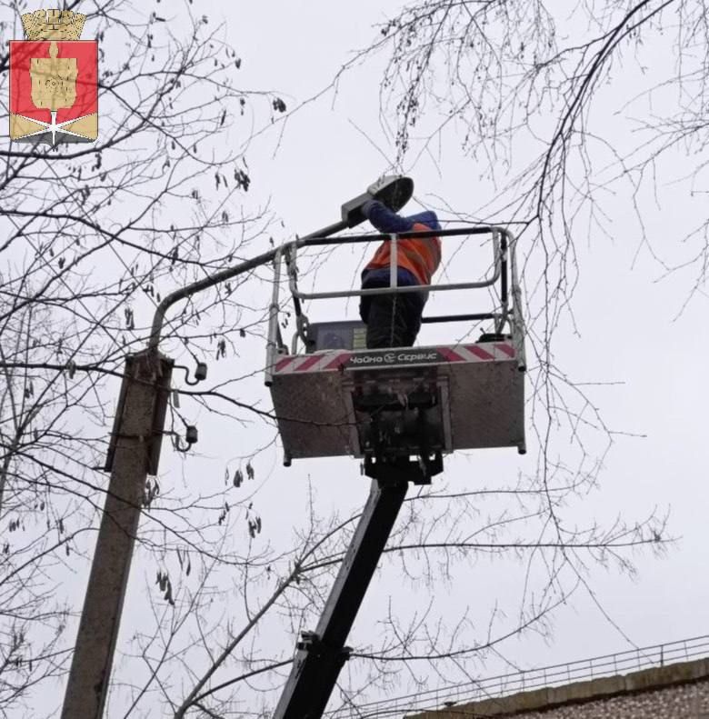 Коммунальные службы проводят работы на территории города Коммунальные службы проводят работы на территории города